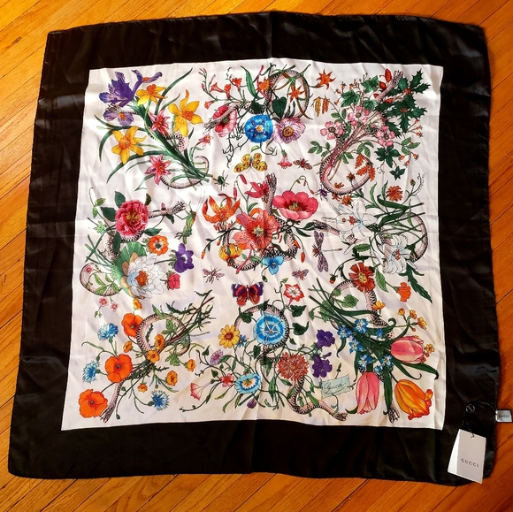 Gucci Flora Snake Silk Scarf- New - Picture 2 of 2